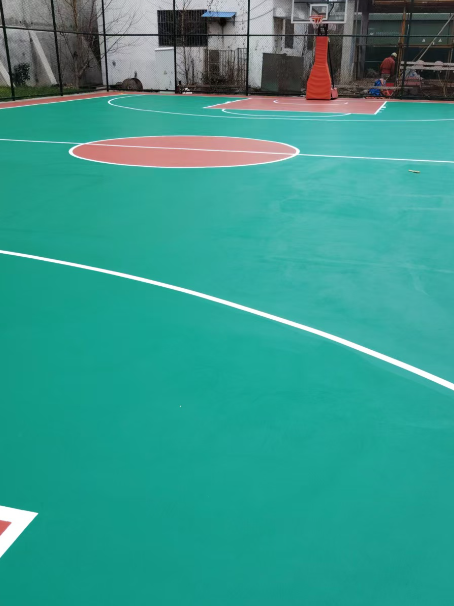 潍城 球场长期使用易出现地面开裂